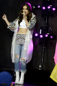 Konzert von Hailee Steinfeld in New York