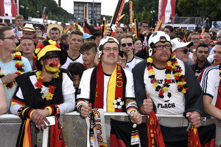 Fanmeile beim UEFA-Fußball-Europameisterschaft 2016 Spiel Deutschland gegen Nordirland in Berlin