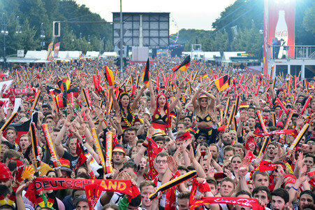 Fans beim UEFA-Fußball-Europameisterschaft 2016 Spiel Deutschland gegen Polen in Berlin
