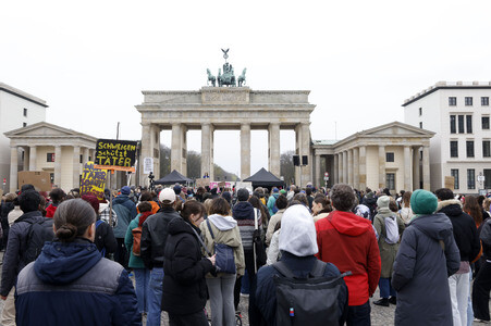 Kundgebung 'Es reicht! Sexualisierte Gewalt stoppen' in Berlin