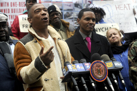 Protestaktion mit Ja Rule gegen die NYCHA in New York