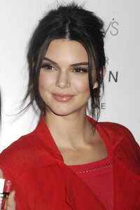 Kendall Jenner präsentiert das Parfum Modern Muse Le Rouge in New York