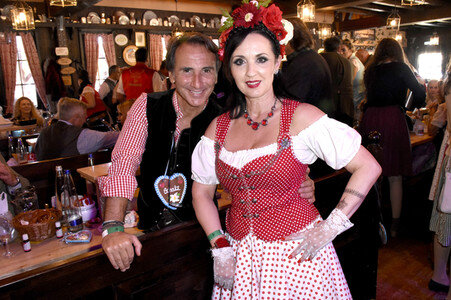 3. Wiesn Charity Lunch im Festzelt Zur Bratwurst beim Oktoberfest 2018 in München