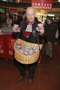 22. Charity Teddybären Verkauf in Hamburg