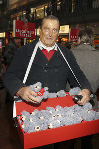 22. Charity Teddybären Verkauf in Hamburg