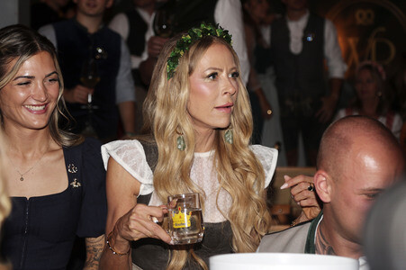 Cathy Hummels Wiesn-Bummel beim Oktoberfest 2026 in München