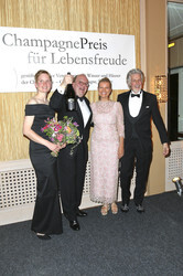 Verleihung vom Champagne Preis für Lebensfreude in Hamburg