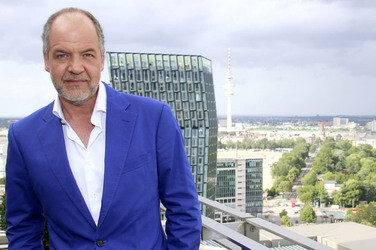 Marek Erhardt bei der Vorstellung des neuen Helbing Aquavits in Hamburg