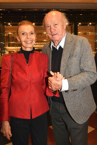 Theaterpremiere 'Wer schießt auf Frau Hummel?' in München