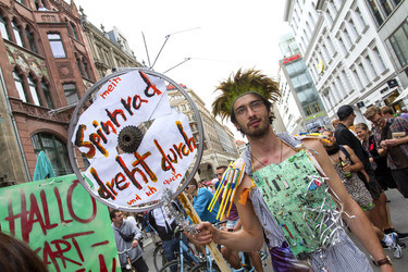 Demoparade gegen Fashion Terror und für Faire Mode und Trashion, Berlin
