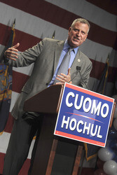 Andrew M. Cuomo zu Gouverneur wiedergewählt, New York
