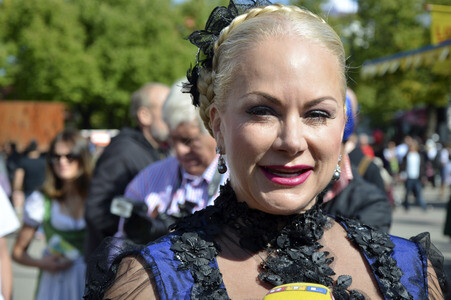 Damen-Wiesn 2015 von Unternehmerin Regine Sixt auf dem Oktoberfest in München