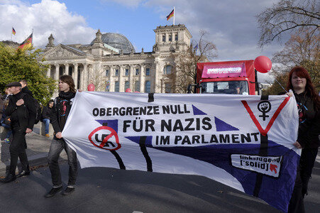 Demonstration 'Gegen Hass und Rassismus im Bundestag' in Berlin