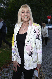 Theaterpremiere 'Der eingebildet Kranke' und 90. Geburtstag von Dieter Hallervorden in Berlin