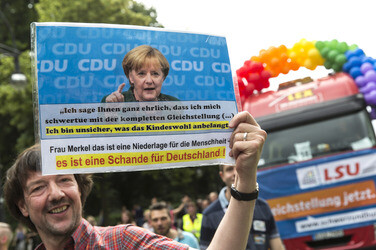 Parade zum 37. Christopher Street Day in Berlin