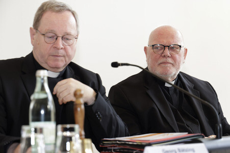 Fototermin zum Auftakt der Frühjahrsvollversammlung in Würzburg