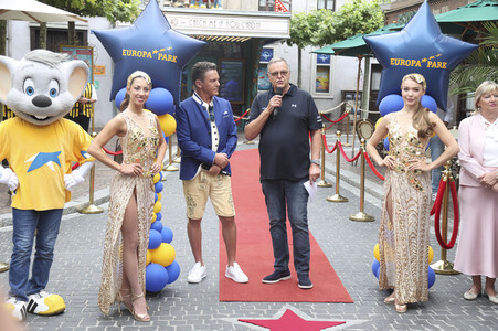 Ehrung von Stefan Mross mit Stern auf dem 'Walk of Fame' des Europa-Parks in Rust