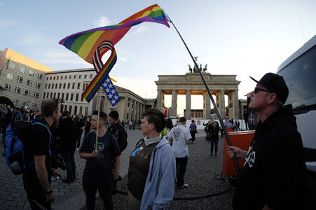Gedenken an die Opfer des Anschlags von Orlando in Berlin