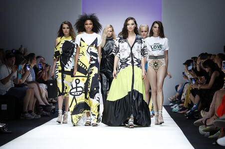 Rebekka Ruétz Fashion Show auf der Berlin Fashion Week Spring/Summer 2019