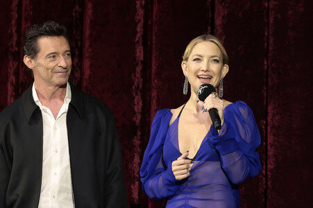 Filmpremiere 'Song Sung Blue' in Berlin