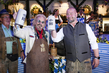 Wiesn Anstich 2026 im Hofbräu Berlin