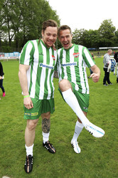 Charity-Fußballspiel 'Kicken mit Herz' in Hamburg