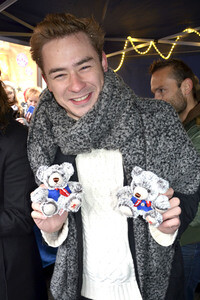 Teddybären Charity Verkauf der 'Sturm der Liebe' Stars in München